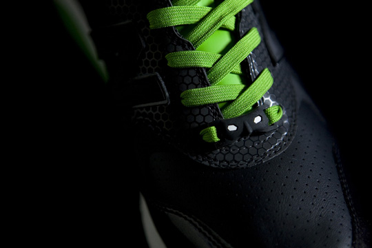 New Balance x PHANTACi / Černozelené kecky MT580 Green Hornet (http://www.stylehunter.cz)