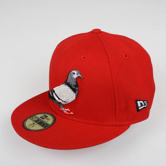 Staple Pigeon / Kšiltovky New Era potřísněné trusem (http://www.stylehunter.cz)