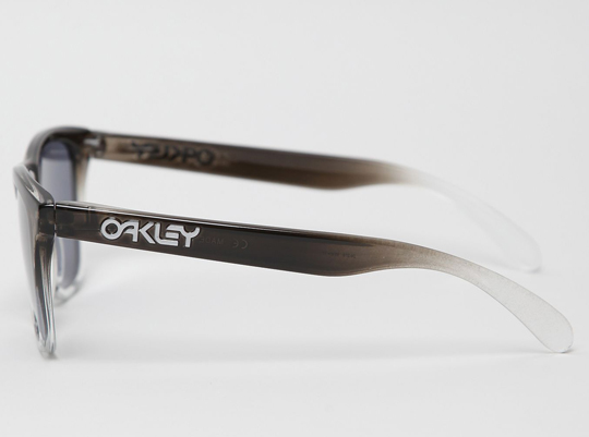 Oakley Frogskin / Limitovaná barevná kombinace (http://www.stylehunter.cz)