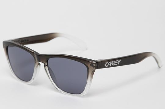 Oakley Frogskin / Limitovaná barevná kombinace (http://www.stylehunter.cz)