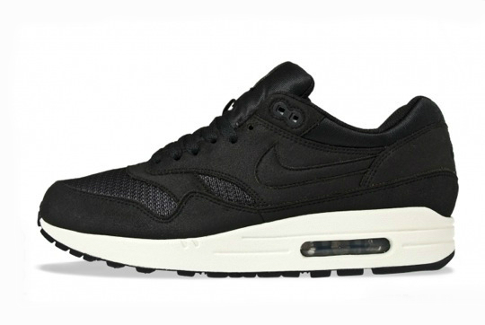 Vyzbroj se novým kouskem od Nike / Tenisky Air Max 1 Black/Sail