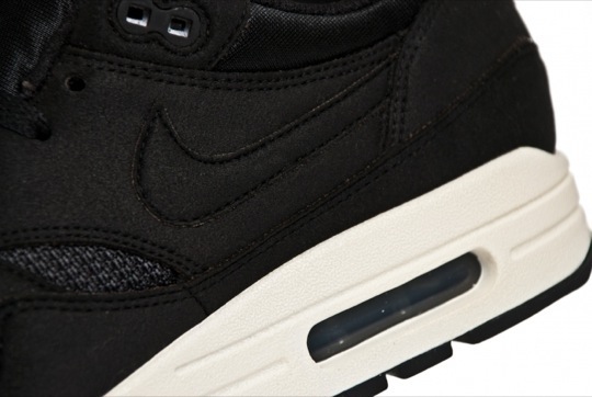 Vyzbroj se novým kouskem od Nike / Tenisky Air Max 1 Black/Sail (http://www.stylehunter.cz)