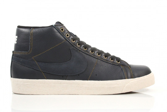 Tenisky Nike SB Pool Service Blazer