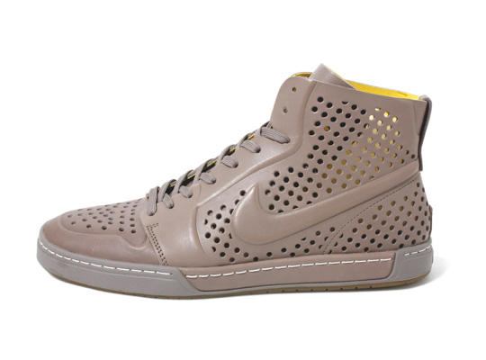 Nike Air Royal Mid Lite léto 2012 / Vyletněné kotníkové kecky (http://www.stylehunter.cz)