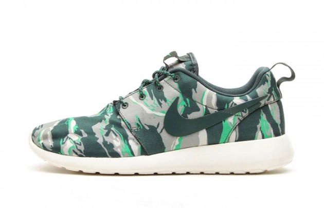 Tenisky Nike Roshe Run / Edice Tigerstripe Camo