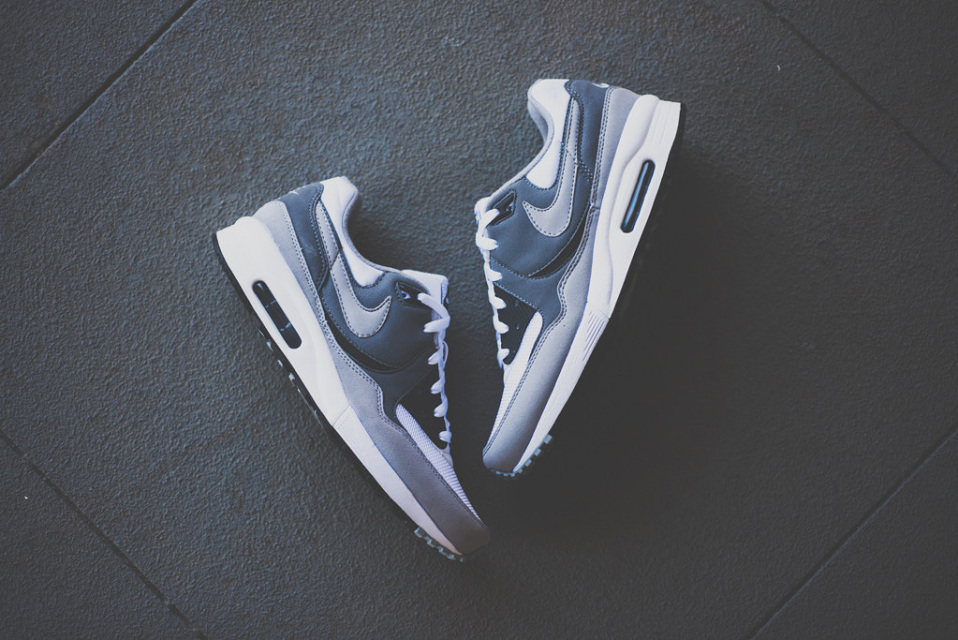 Nike Air Max Light Essential / Edice na jaro a léto 2014 (http://www.stylehunter.cz)